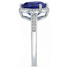 natural round sapphire 4ct ring close up detail