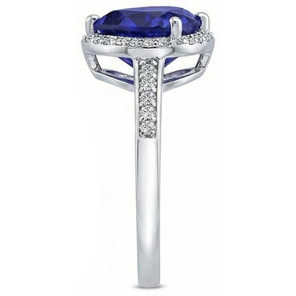 natural round sapphire 4ct ring close up detail