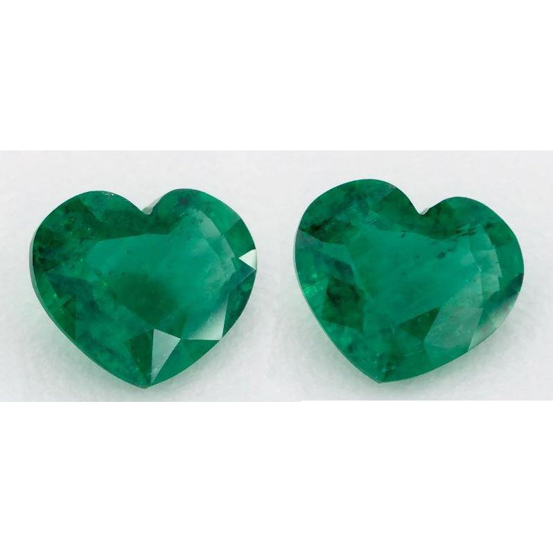 Heart Shape Colombian Emerald ring in Gold – main view