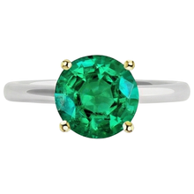 Earth-Mined Fine Emerald Gemstone Ring – angle view