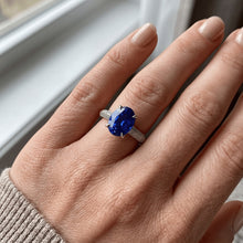 Ladies Antique Style Blue Sapphire Ring With Accents 5.50 Carats