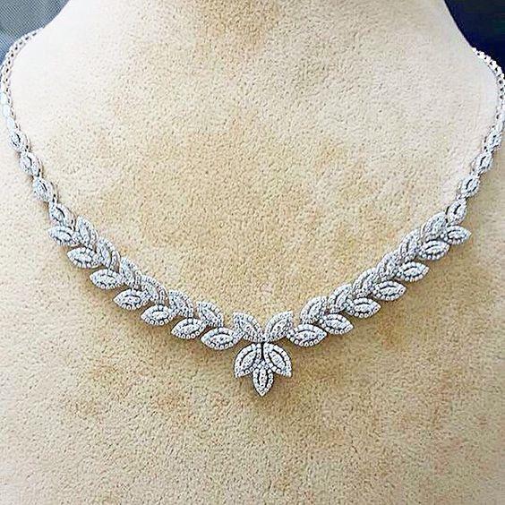 Ladies Custom Jewelry Small Round Cut Natural Diamond Necklace
