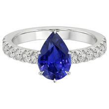 natural round sapphire 5.50ct ring close up detail