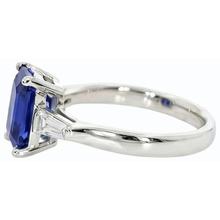 natural emerald sapphire 3ct ring profile view