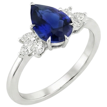 natural pear sapphire 7.25ct ring close up detail
