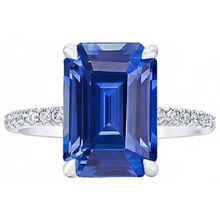 natural emerald sapphire 5ct ring close up detail