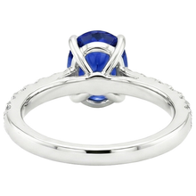 natural round sapphire 4ct ring close up detail