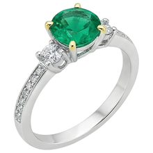 Designer Colombian Emerald Gemstone Ring 2 ct – angle view