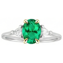 Natural Fine Emerald Colored Stone Ring – front view