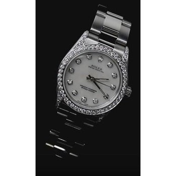 natural round diamond watch top view