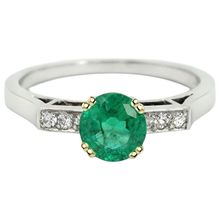 Natural Colombian Emerald Gemstone Ring – side view