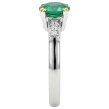 Exquisite Colombian Emerald Gemstone Ring 2 ct – top view