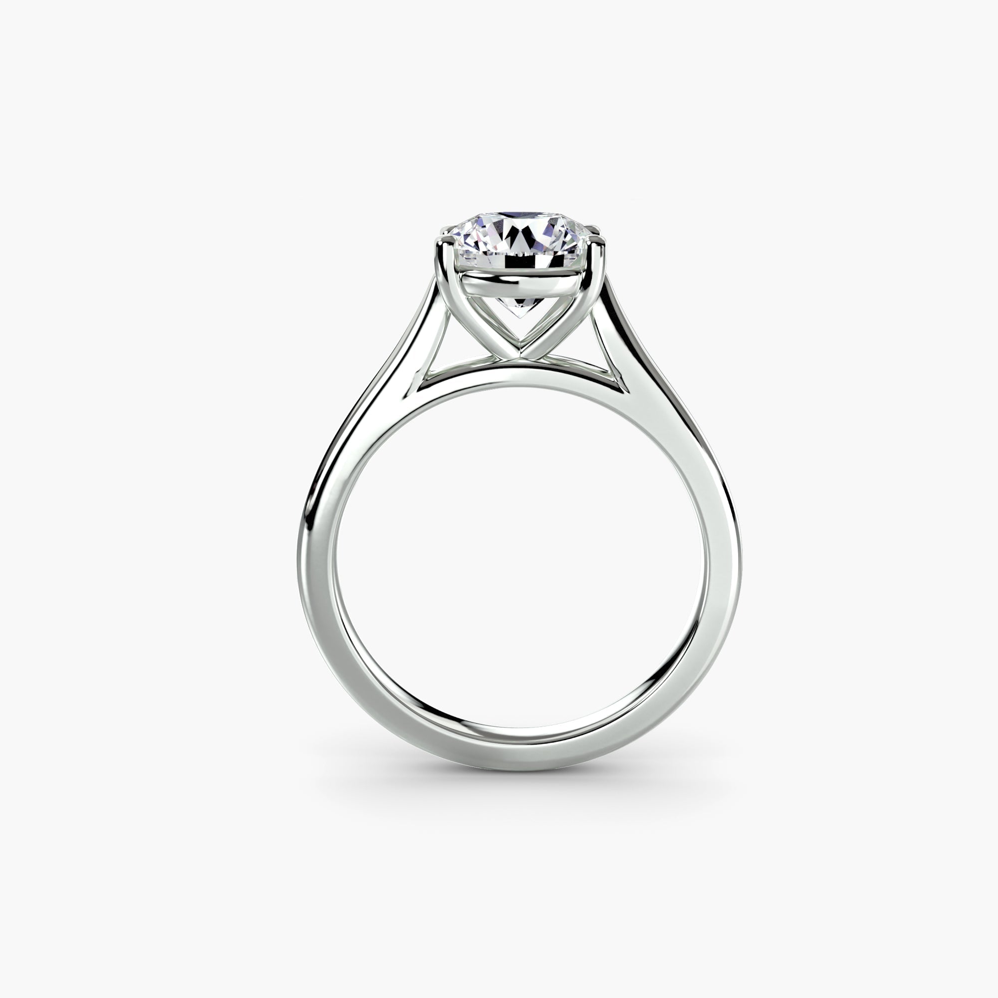 Diamond ring in Gold – front view