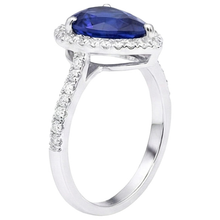 natural round sapphire 3.75ct ring close up detail