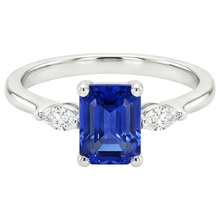 natural emerald sapphire 3.50ct ring on white background