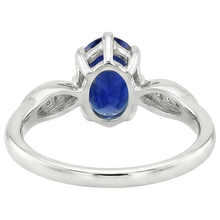 natural round sapphire 3.50ct ring close up detail