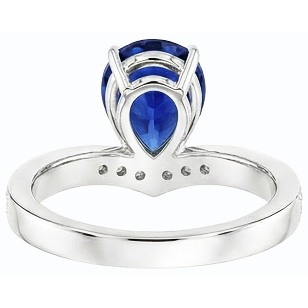 natural round sapphire 4ct ring close up detail