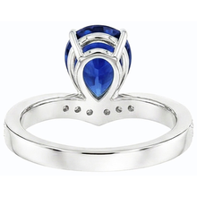 natural round sapphire 4ct ring close up detail