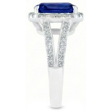 natural round sapphire 5.50ct ring on white background