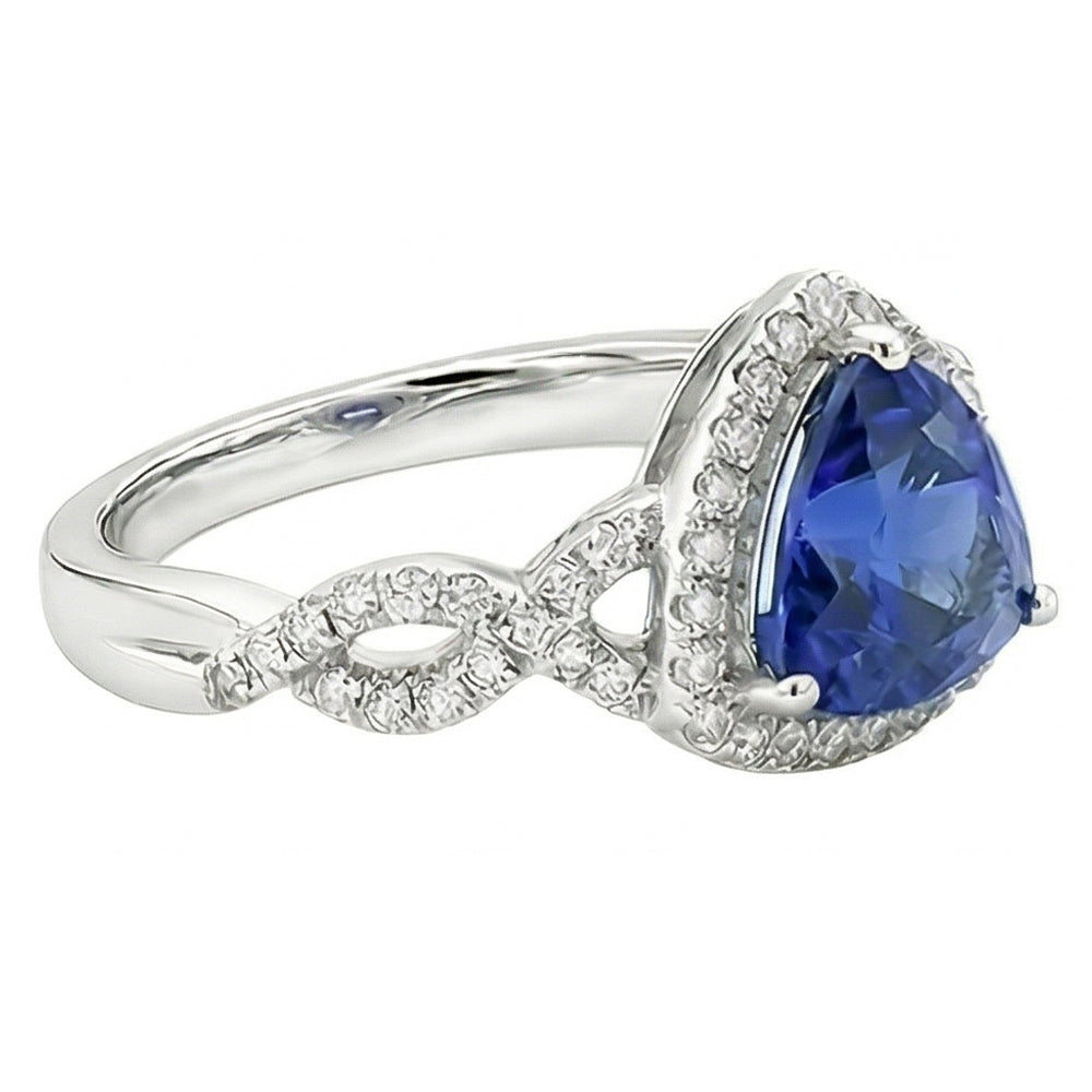 natural round sapphire 3ct ring close up detail