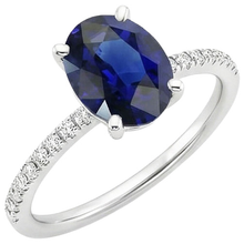 natural round sapphire 3ct ring close up detail