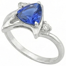 natural round sapphire 1.75ct ring close up detail