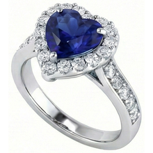 natural round sapphire 4ct ring close up detail