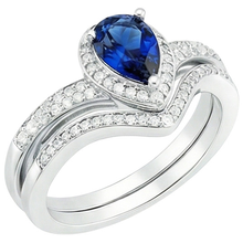 natural round sapphire 4ct ring close up detail