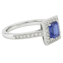 natural emerald sapphire 3ct ring close up detail