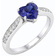 Natural Earth Mined Diamond Jewellery Heart Ceylon Sapphire Ring 2.50 Carats Accented