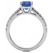 natural emerald sapphire 2.50ct ring close up detail