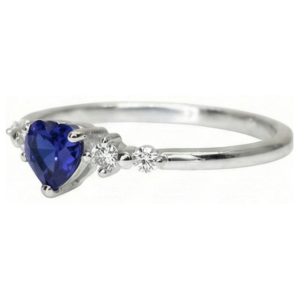 natural round sapphire 1.25ct ring close up detail