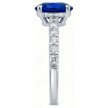 natural round sapphire 4.50ct ring on white background