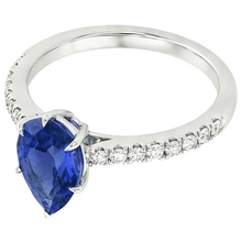 natural round sapphire 5.25ct ring close up detail