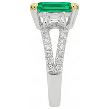 Shimmering Emerald Gemstone Ring 2 ct – profile view