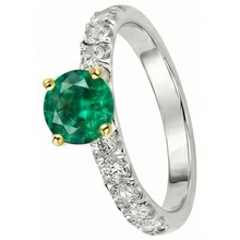 Sophisticated Colombian Emerald Gemstone Ring 2 ct – profile view
