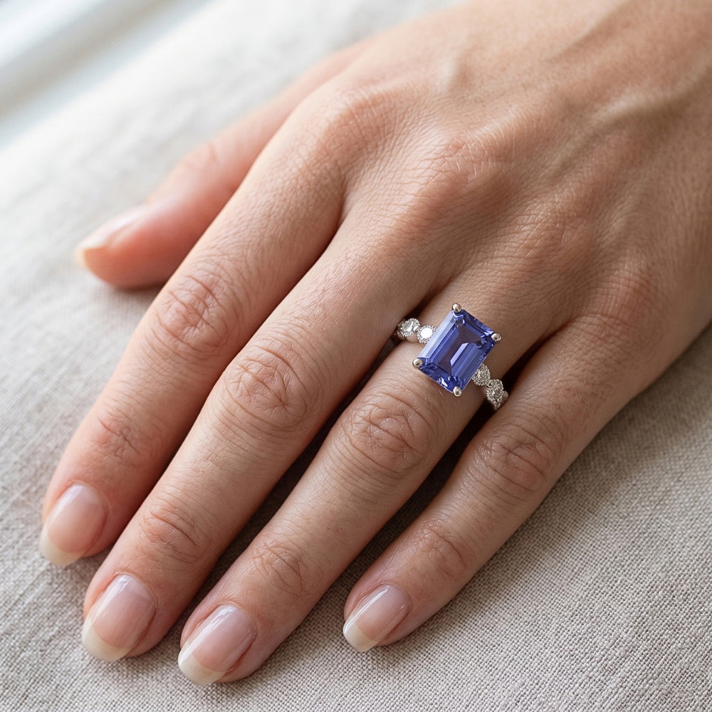 Natural Sapphire Ring 4.25ct - White Gold 14K
