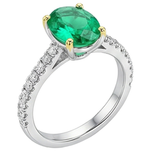 Sophisticated Fine Emerald Colored Stone Ring 3.50 ct – front view