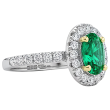 Real Colombian Emerald Precious Stone Ring – angle view