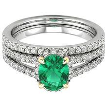 Timeless Emerald Precious Stone Ring 2.50 ct – side view
