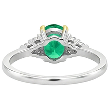 Luxury Emerald Precious Stone Ring 2 ct – back view