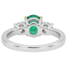 Fine Emerald Gemstone Ring 2.50 ct – detail view