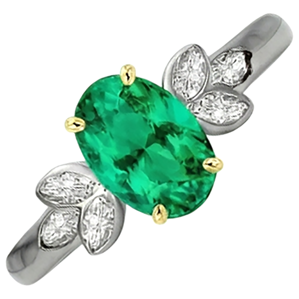Earth-Mined Fine Emerald Precious Stone Ring – angle view