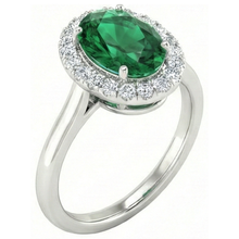 natural round emerald 4.50ct ring close up detail