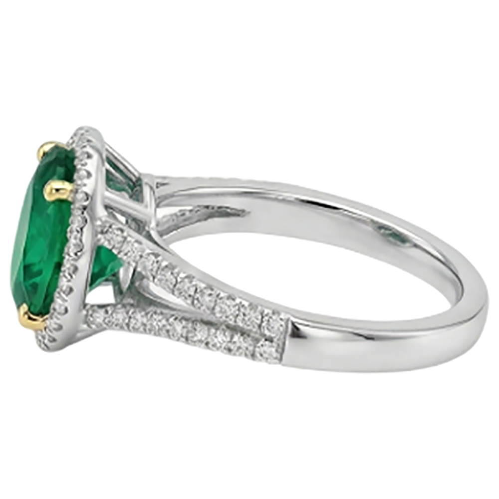 Oval Fine Emerald ring in 14 Karat Two Tone Gold – profile view