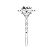 Timeless Brilliant Diamond Solitaire with Side Stones 4 ct – side view