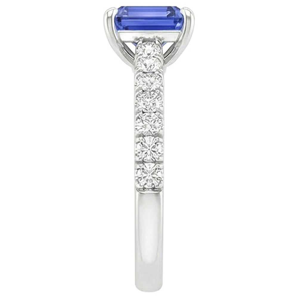 natural emerald sapphire 4.25ct ring on white background