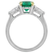 Fine Emerald Precious Stone Ring 2 ct – top view