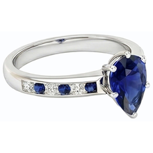 natural round sapphire 2ct ring close up detail