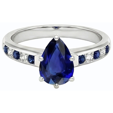 natural round sapphire 2ct ring top view